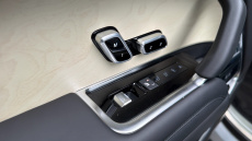 Land Rover Range Rover 4.4 P615 V8 SV 4dr Auto Petrol Estate